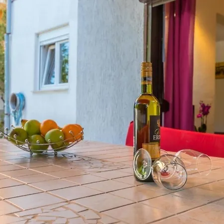 Apartment In Mit Grosser Terrasse