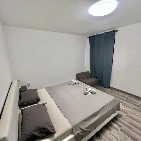 Apartment In Mit Grosser Terrasse *