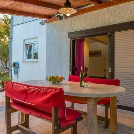 In Mit Grosser Terrasse Apartment Crikvenica